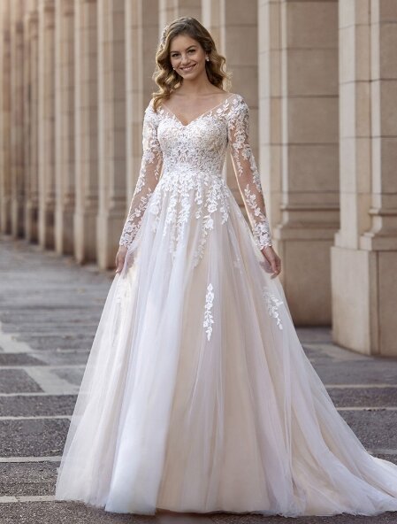 Bruidsmode Vlaardingen Bruidsmode Vlaardingen. Bruidsboutique La Romance is de bruidswinkel in de provincie Zuid-Holland. La Romance is gelegen in het landelijke Bleskensgraaf. Wij verkopen verschillende soorten trouwjurken en alle bijbehorende bruidsaccessoires. Bruidsschoenen, bruidslingerie, bruidssieraden, bruidssluiers en nog veel meer. Onze nieuwe collectie bruidsjurken is weer prachtig!