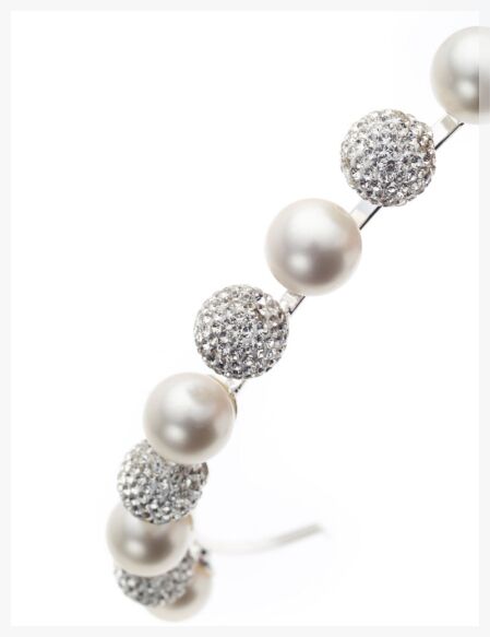 Tiara BB-75027 - Tiara met een trendy uitstraling met matte parels en strassbollen.