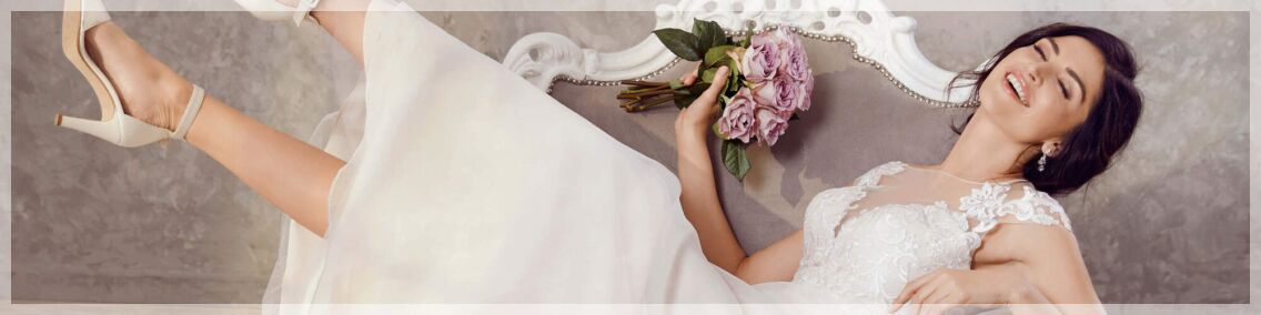 Betaalbare trouwjurken. Bruidsboutique La Romance is de bruidswinkel in de provincie Zuid-Holland. La Romance is gelegen in het landelijke Bleskensgraaf. Wij verkopen verschillende soorten trouwjurken en alle bijbehorende bruidsaccessoires. Bruidsschoenen, bruidslingerie, bruidssieraden, bruidssluiers en nog veel meer. Onze nieuwe collectie bruidsjurken is weer prachtig!