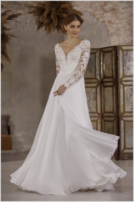 Trouwjurken voor bruiden van 50 plus – Stijlvol en elegant Elegante trouwjurk voor een bruid van 50 plus, met een flatterend silhouet en verfijnde details.