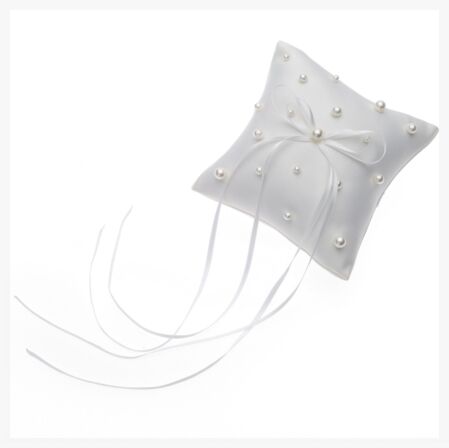 KB-75305 - Satijnen ringkussen met parels.