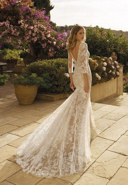 Pronovias White One Jigs. Bruidsboutique La Romance heeft weer een prachtige nieuwe collectie trouwjurken ingekocht. Ben je benieuwd naar onze nieuwe collectie bruidsjurken van het bruidsmerk Pronovias? Maak vrijblijvend een pasafspraak in onze bruidswinkel. Je bent van harte welkom bij Bruidsboutique La Romance Kerkstraat 29 2971 AK in Bleskensgraaf (Zuid-Holland).