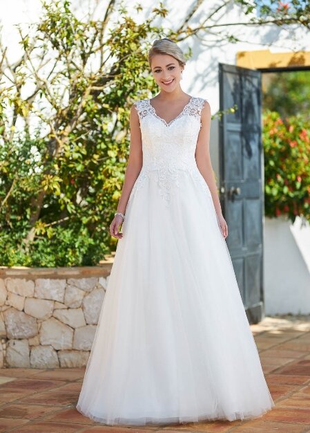 Bruidsjurk Tres Chic 1101. Bruidsboutique La Romance in de omgeving van Dordrecht heeft weer een prachtige collectie van het romantische bruidsmerk Tres Chic. Kom jij deze prachtige bruidsjapon passen in onze bruidswinkel?