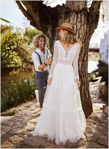 Brinkman trouwjurken BR23426. Wij verkopen de allermooiste bohemian chic japonnen. Bruidsboutique La Romance is de bruidswinkel in de provincie Zuid-Holland. La Romance is gelegen in het landelijke Bleskensgraaf. Wij verkopen verschillende soorten trouwjurken en alle bijbehorende bruidsaccessoires. Bruidsschoenen, bruidslingerie, bruidssieraden, bruidssluiers en nog veel meer. Onze nieuwe collectie bohemian bruidsjurken is weer prachtig!