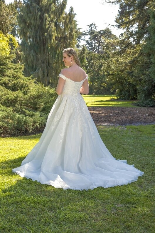 Bruidsjapon Venus Bridal VW 8771 grote maten bruidsmode Bruidsjapon Venus Bridal VW 8771 grote maten bruidsmode