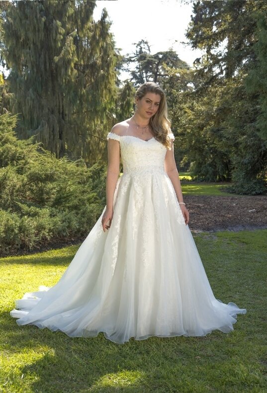 Bruidsjapon Venus Bridal VW 8771 grote maten bruidsmode Bruidsjapon Venus Bridal VW 8771 grote maten bruidsmode